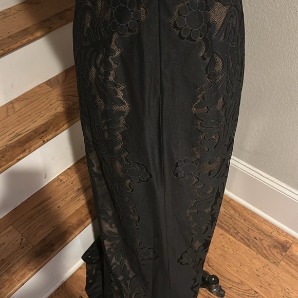 BCBMAXAZRIA V Neck Lace A Line Gown Black - Picture 10 of 12